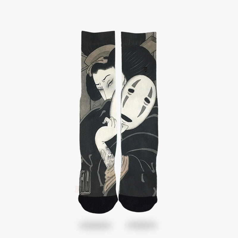 Par de calcetines tabi estilo japonés con estampado de una geisha sosteniendo una máscara sin rostro inspirada en el anime
