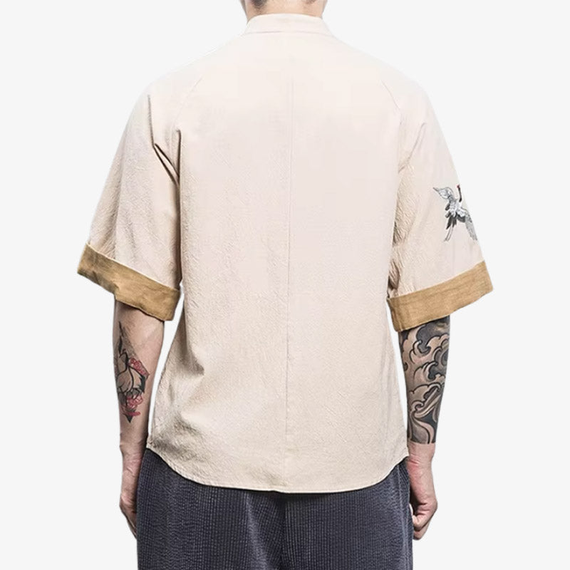 Camisas japonesas tradicionales inspiradas en prendas culturales para un armario moderno