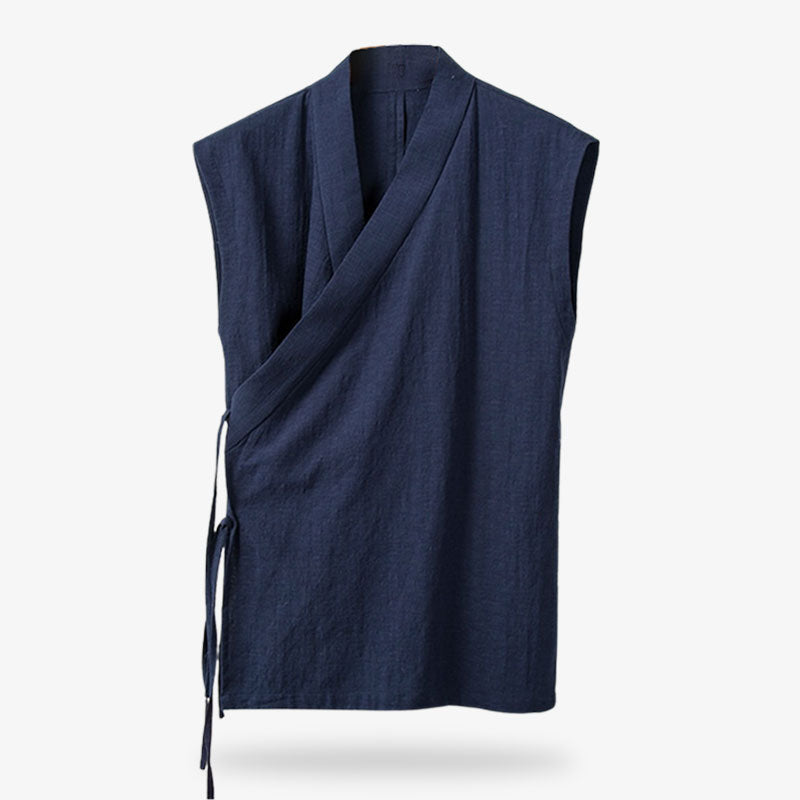 Camiseta japonesa sin mangas de líneas depuradas, ideal para un look contemporáneo con raíces tradicionales