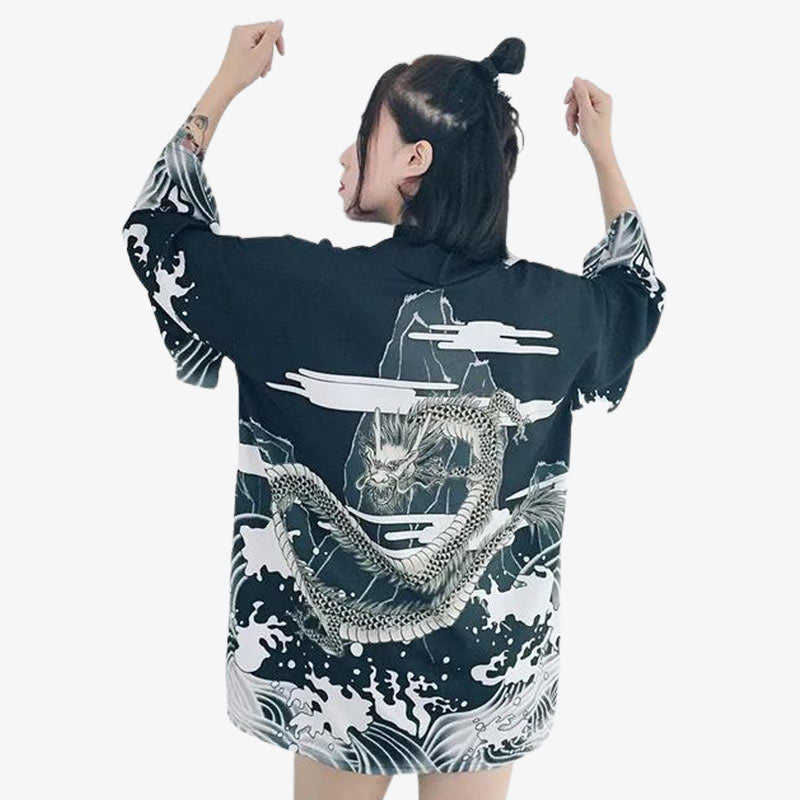 Chaqueta kimono japonesa dragón en algodón y poliéster, detalle del estampado blanco y negro