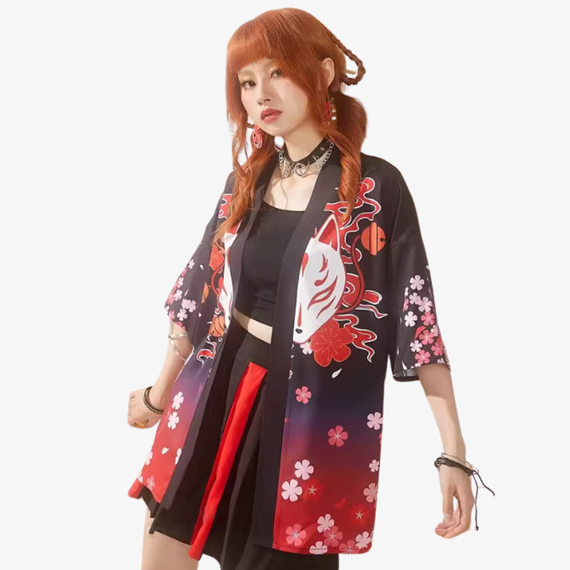 Chaqueta haori de mujer con estampado de máscara kitsune y flores de sakura, corte contemporáneo perfecto para cualquier estación