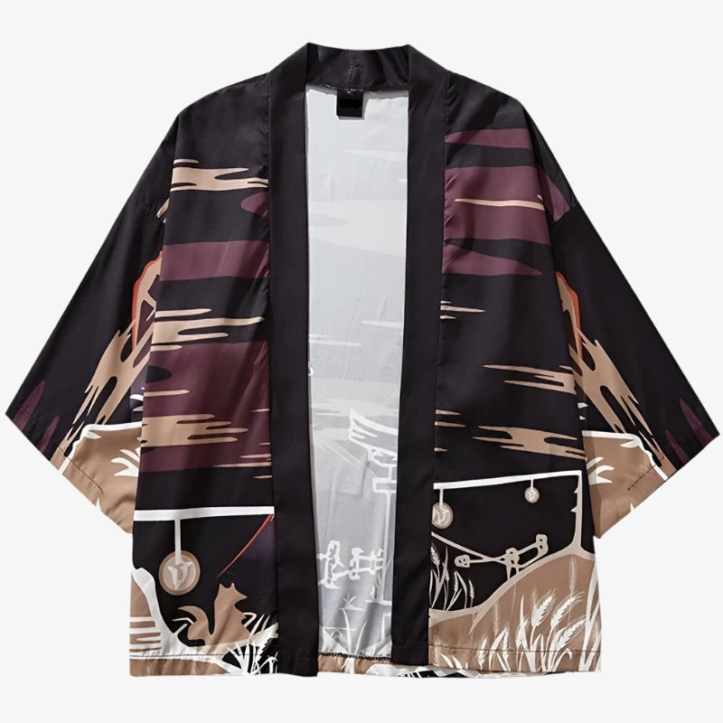 Chaqueta kimono haori kitsune tradicional japonesa con estampados negros, marrones y beige sobre fondo blanco