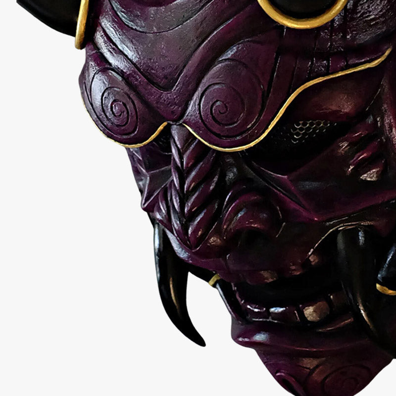 El demonio del folclore japones mascarases una impresionante obra de arte, elaborada a mano con materiales de calidad, con cuernos y dientes afilados, y cada máscara cuenta una historia única del folclore japonés.
