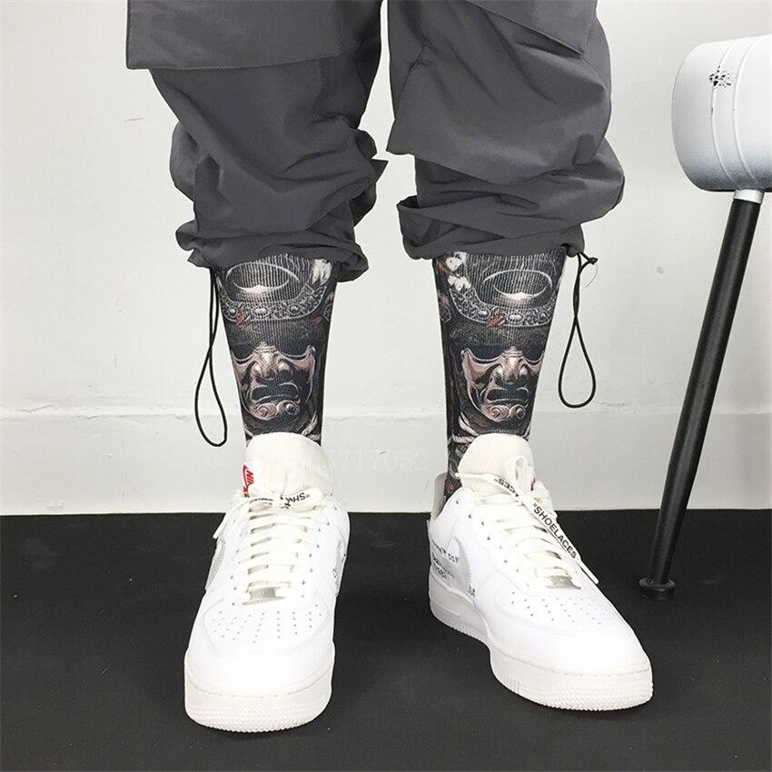 Detalle de calcetines japoneses estilo samurái en algodón transpirable