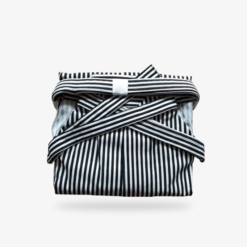 Hakama kimono para hombre que combina el diseño tradicional japonés con un corte masculino, perfecto para ocasiones formales y ceremonias