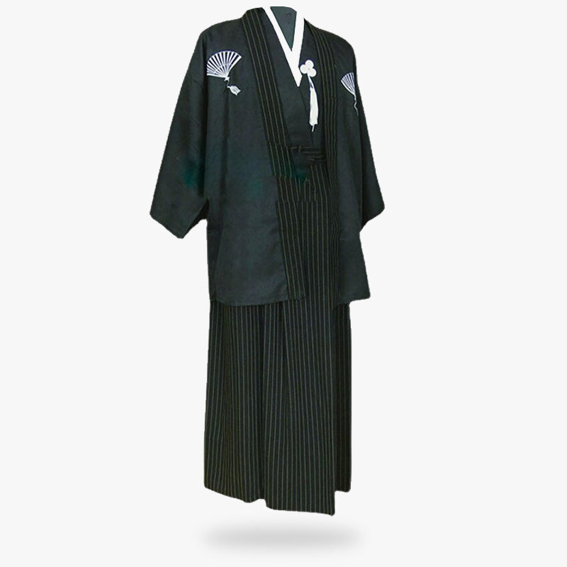 Kimono japonés tradicional con chaqueta haori y pantalón hakama