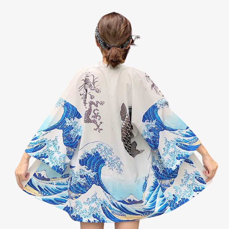 Kimono koi mujer con estampado de la Gran Ola de Kanagawa y pez koi japonés