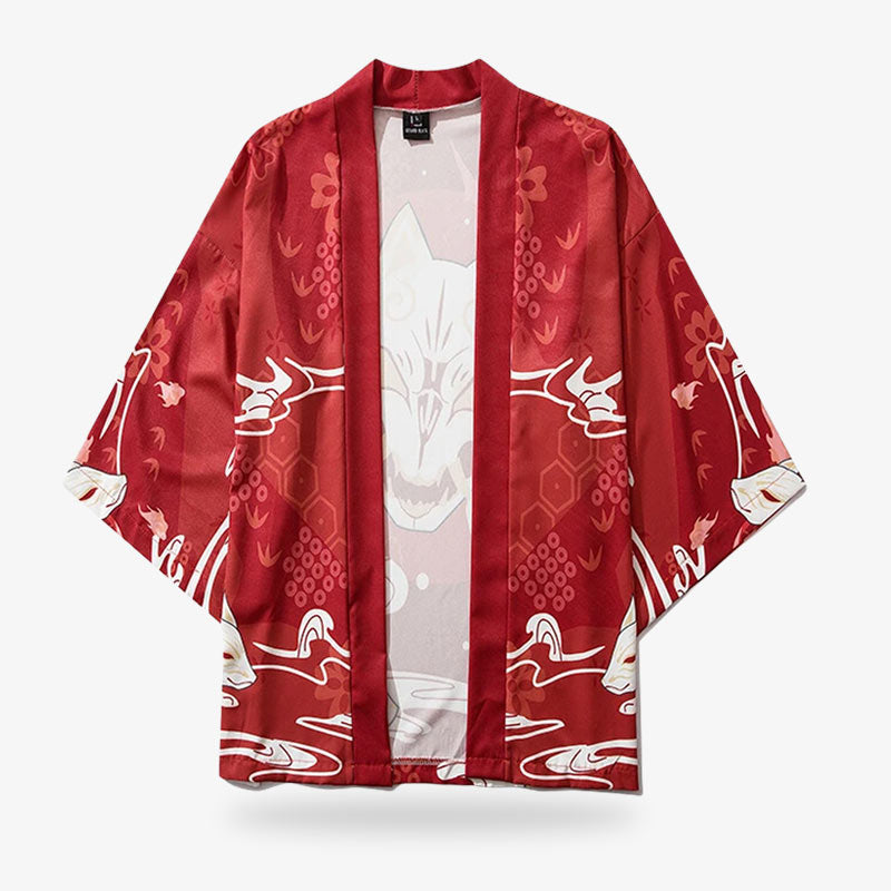 El haori kitsune largo luce un llamativo estampado de máscara, uniendo elegancia y significado cultural
