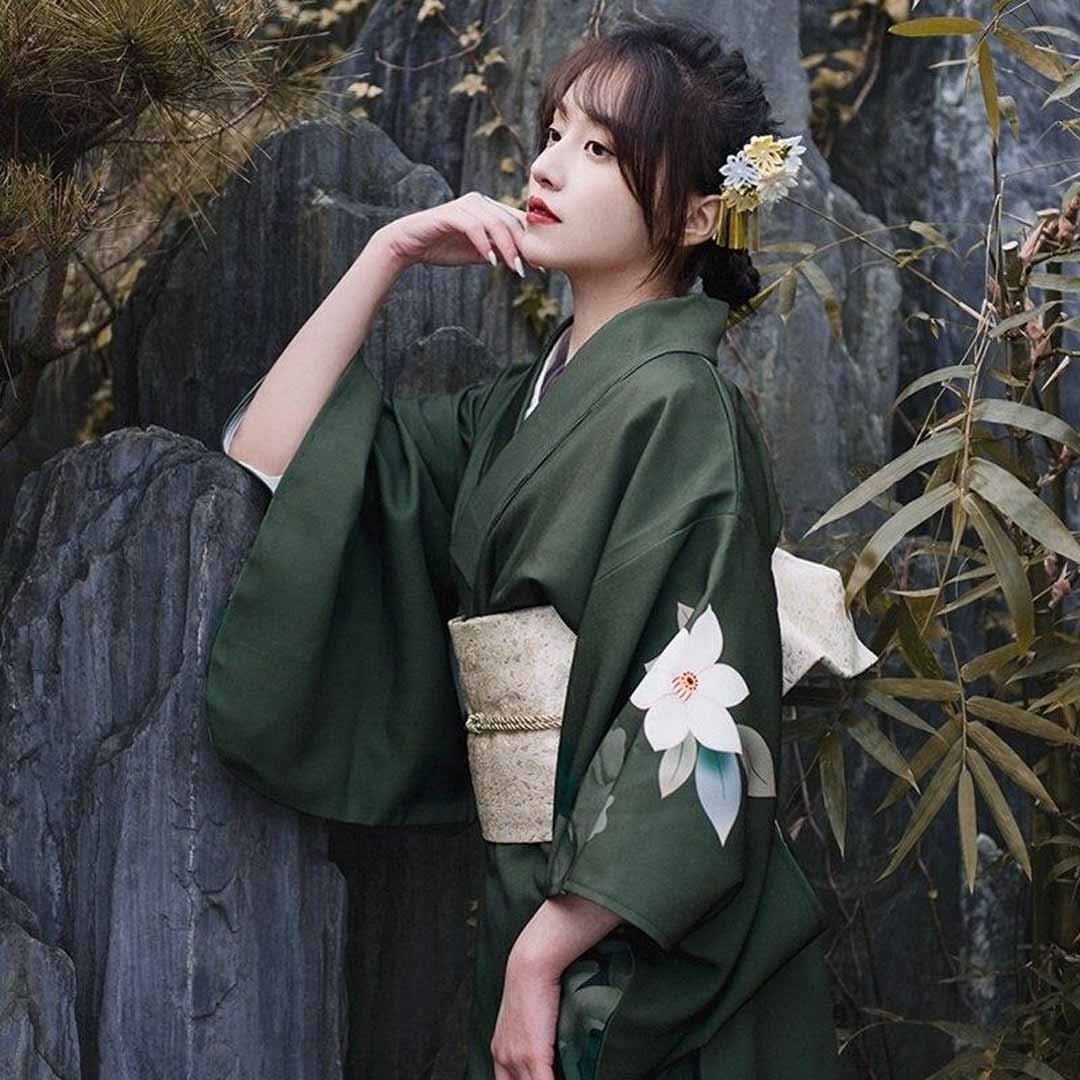 Kimono mujer con estampado de iris shoubu, vista frontal