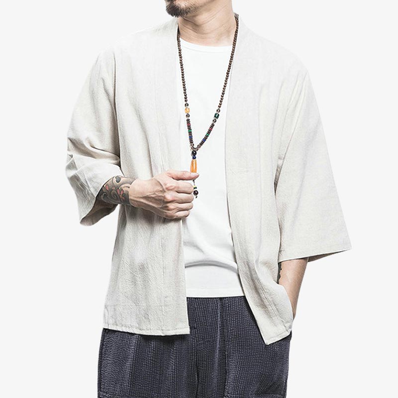 Este tipo de chaqueta son kimonos blancos japoneses para hombres. Es un haori que se lleva con un estilo tradicional japonés o zen
