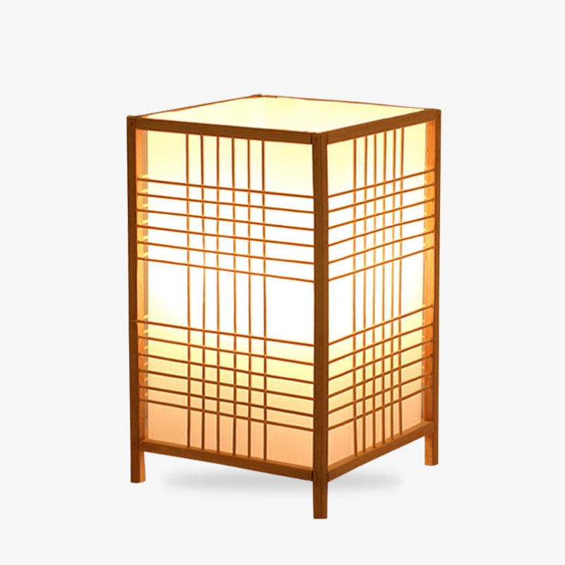 Lámpara japonesa cuadrada de madera con diseño de rejilla shoji sobre fondo blanco