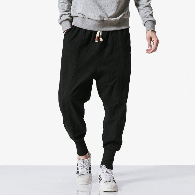 Pantalones anchos japoneses para hombre en look urbano