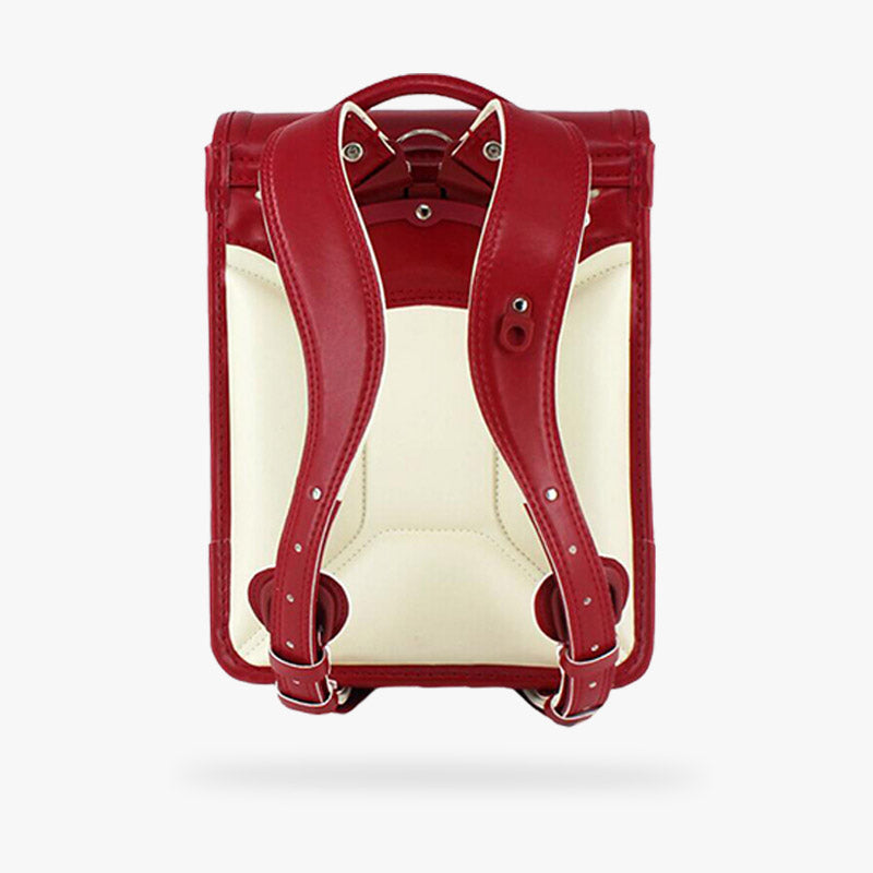 La mochila randoseru roja que se vende tiene correas para llevarla a la espalda. La mochila está fabricada en piel de alta calidad.