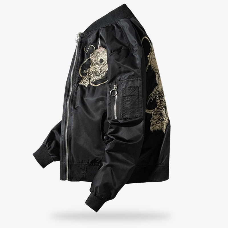 Este abrigo bomber es un sukajan dragón japonés