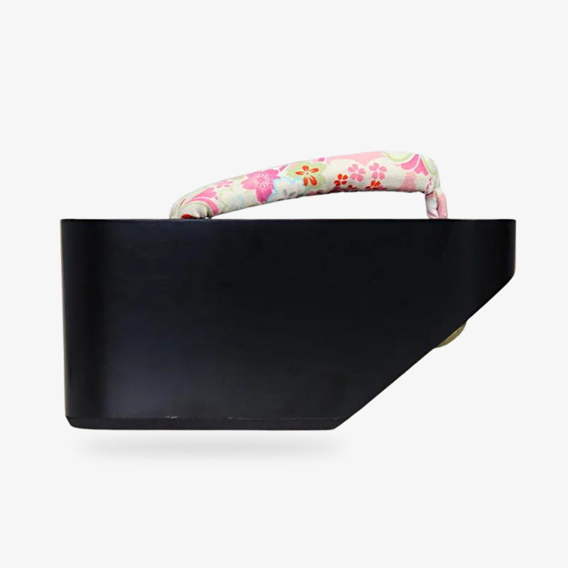 Surtido de sandalias geisha a la venta, desde estilos prácticos hasta muy decorativos