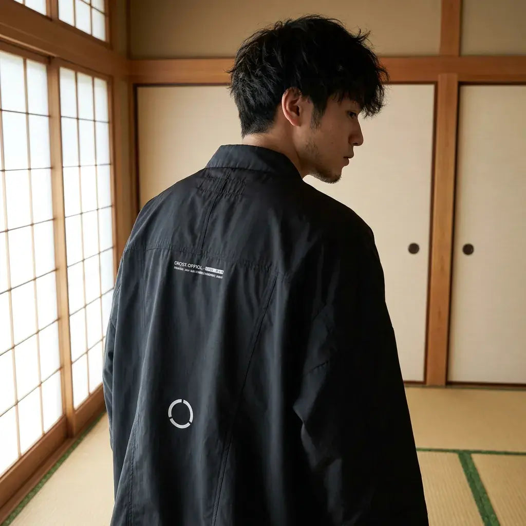 Techwear Kimono en plano, vista trasera