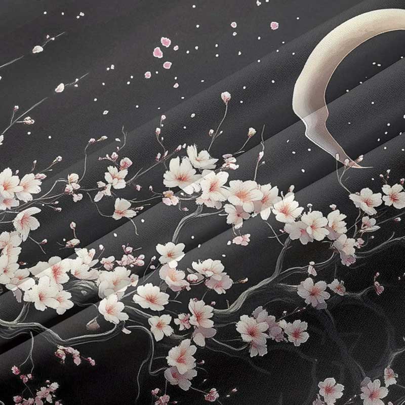 Tejido de kimono negro estampado con flores de sakura blancas y motivo lunar