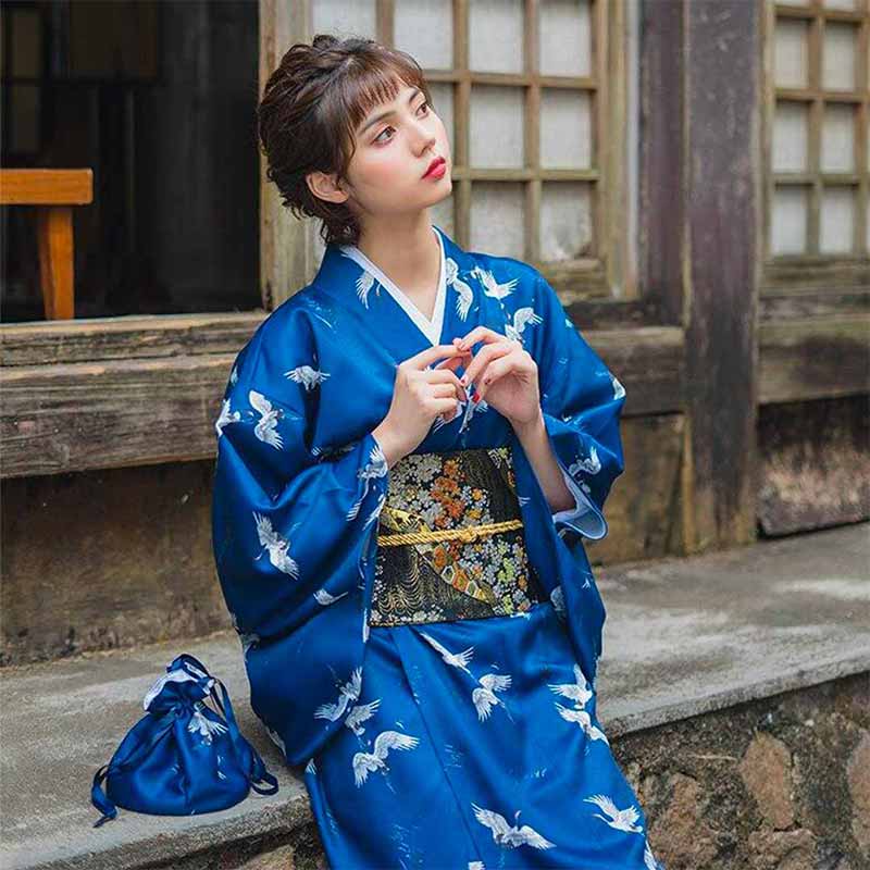 Vestido kimono grulla azul con cinturón obi bordado de flores