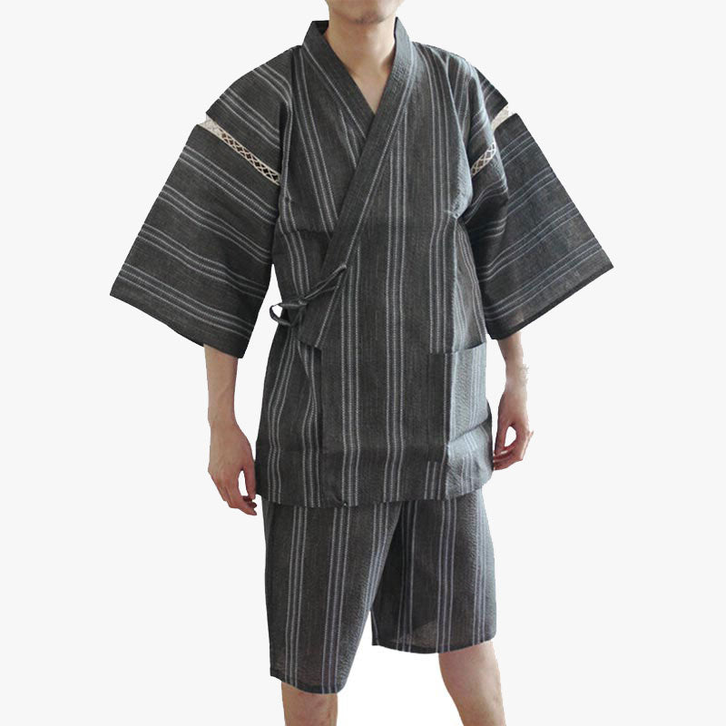 El Jinbei Ropa Japonesa es un kimono tradicional japonés de verano que se usa como un pijama japonés. Consta de una camisa de manga corta y pantalones cortos.