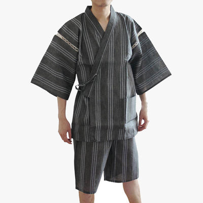 El Jinbei Ropa Japonesa es un kimono tradicional japonés de verano que se usa como un pijama japonés. Consta de una camisa de manga corta y pantalones cortos.
