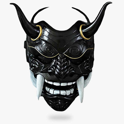 Esta máscara japonesa oni está hecha a mano. Es un demonio japonés con colmillos y cuernos negros. Máscara hecha a mano con madera y fibra de vidrio, pintada en negro.