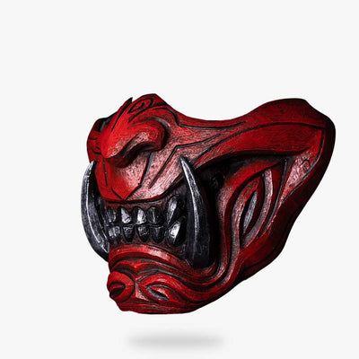 Un Mascara Samurai Demonio Japones roja. El mascara Oni hecha a mano y pintada a mano tambien