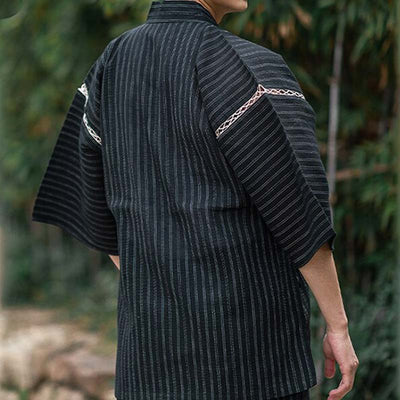 Este Pijama kimono Hombre Japones se llama jinbei. Es un conjunto de kimono japonés.