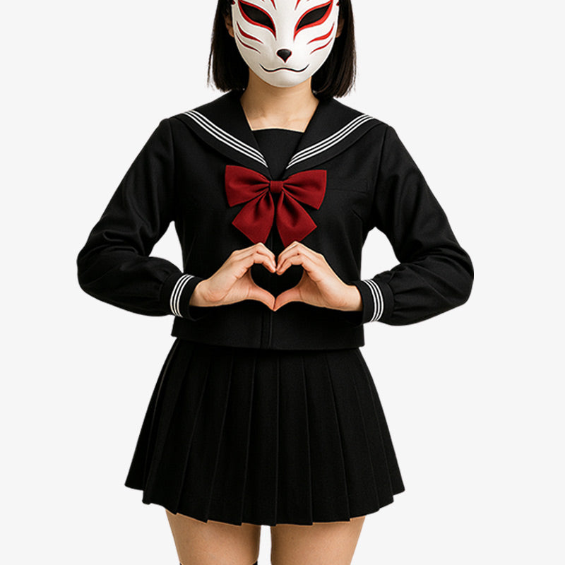 Sailor Fuku Cosplay uniform japones con detalles tradicionales, como la cinta y la falda plisada, icónicos en la moda escolar japonesa y la cultura del anime.