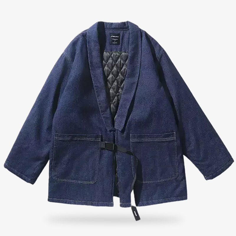 Abrigo japonés con diseño minimalista en tono índigo, reflejo de la elegancia estética tradicional