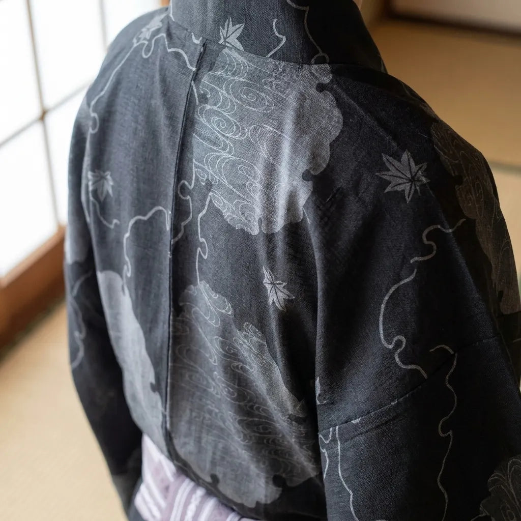 Atuendo tradicional japonés para hombre con mangas anchas