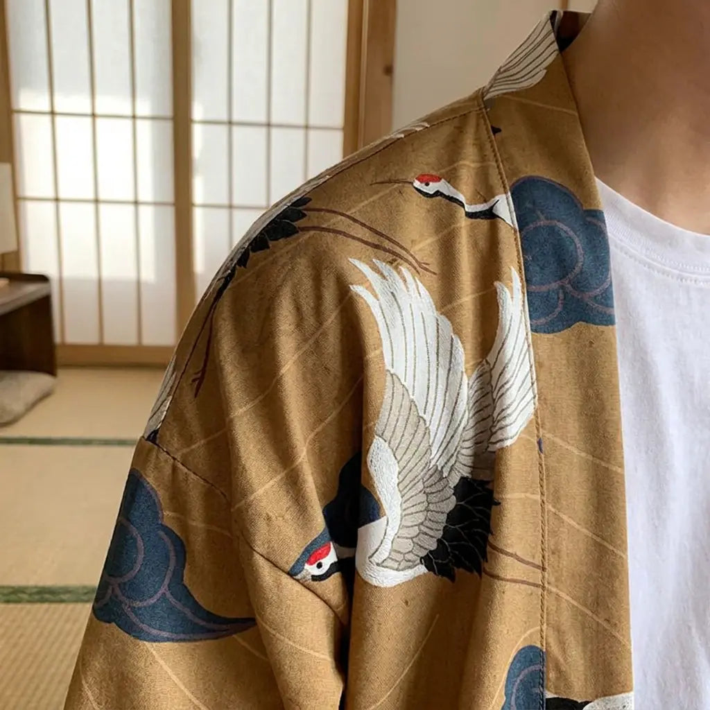 Detalle del bordado kimono en la espalda de la prenda