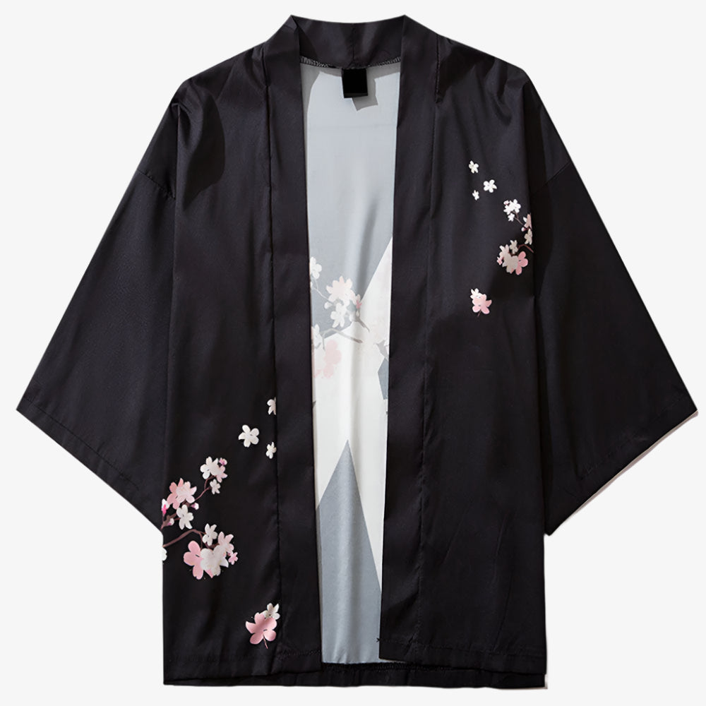 Haori negro con bordado de flores de cerezo sobre fondo blanco