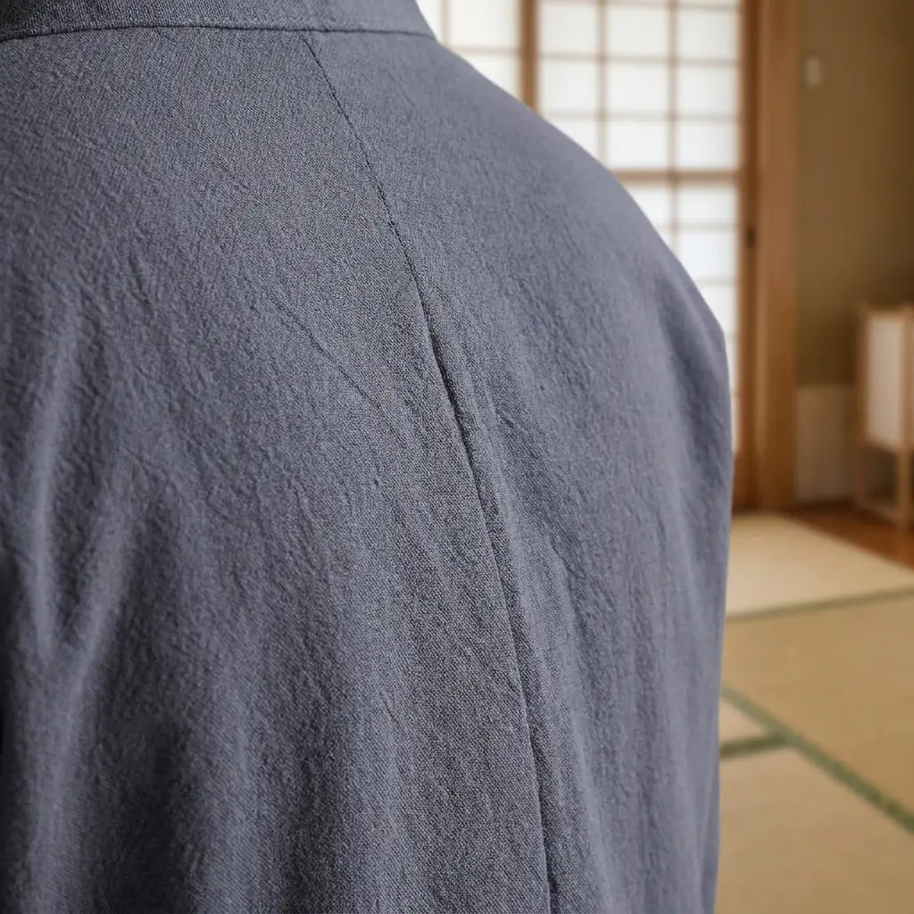 Detalles de bordado en samue japones