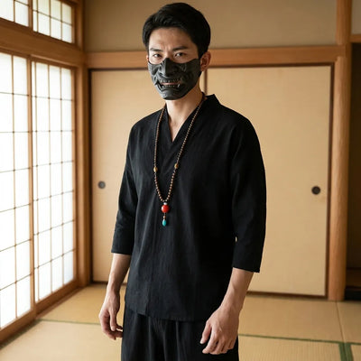 Camisa japonesa negra de lino con cuello en V vista de frente