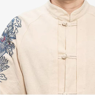 Hombre con camisa tradicional japonesa de algodón con dragón bordado