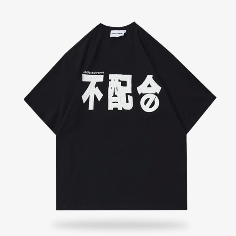 Camiseta japonesa negra con estampado kanji