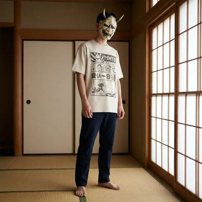 Camiseta Tokyo color crema vista frontal, segundo ángulo urbano