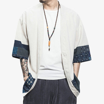 Esta prenda japonesa para hombre es un chaleco tipo kimono​ corto con mangas estampadas de tres cuartos. La parte superior de la chaqueta haori es blanca. La chaqueta kimono está confeccionada en algodón y lino de alta calidad.