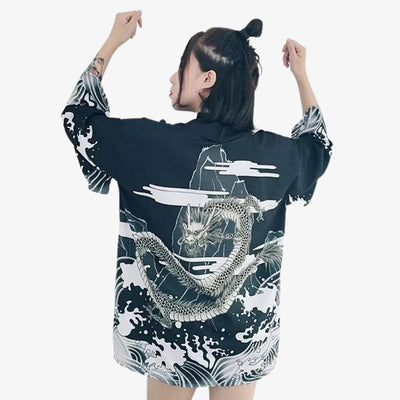 Chaqueta kimono japonesa dragón en algodón y poliéster, detalle del estampado blanco y negro