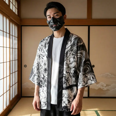Chaqueta Kimono Haori llevado por un hombre en una habitación japonesa tradicional, vista frontal