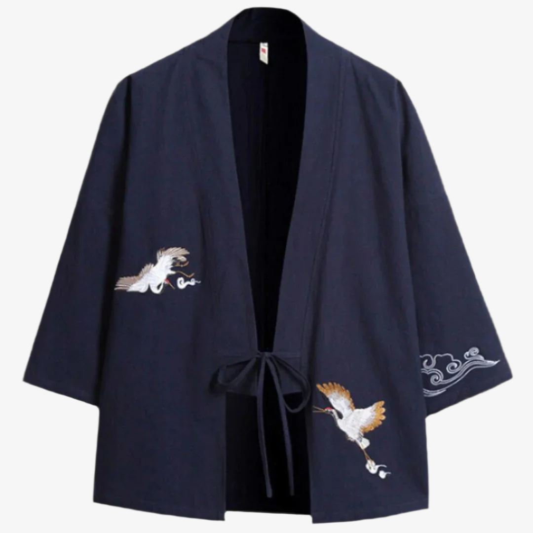 Chaqueta kimono haori sobre camiseta blanca