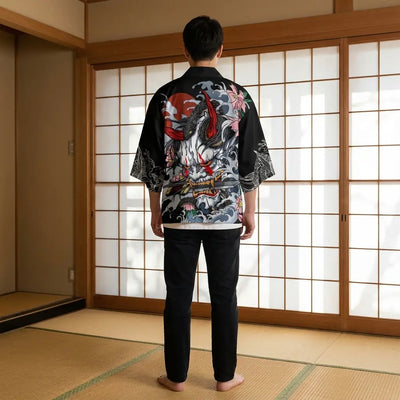 Vista trasera de una chaqueta kimono haori con estampado completo