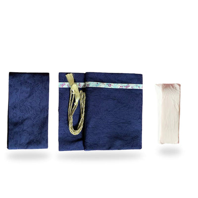 Cinturón obi floral azul intenso, con diseños florales japoneses, ideal para completar un look de kimono sofisticado