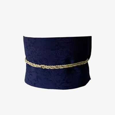Cinturón obi geisha en azul con delicados motivos florales japoneses, ideal para realzar la elegancia de un kimono