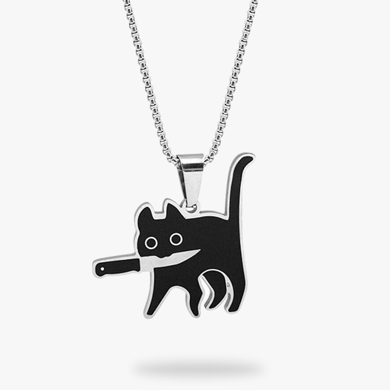 Collar kawaii con gatito negro sujetando un cuchillo