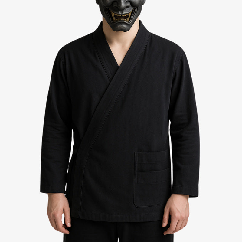 Conjunto samue japonés negro tradicionalmente llevado por monjes y artesanos, look relajado y
