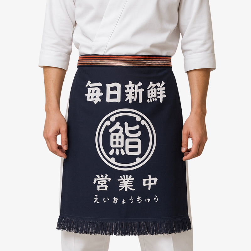 Delantal japonés tradicional para hombre en algodón premium azul marino con kanji blanco, perfecto para un entorno de cocina