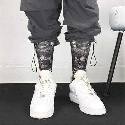 Detalle de calcetines japoneses estilo samurái en algodón transpirable