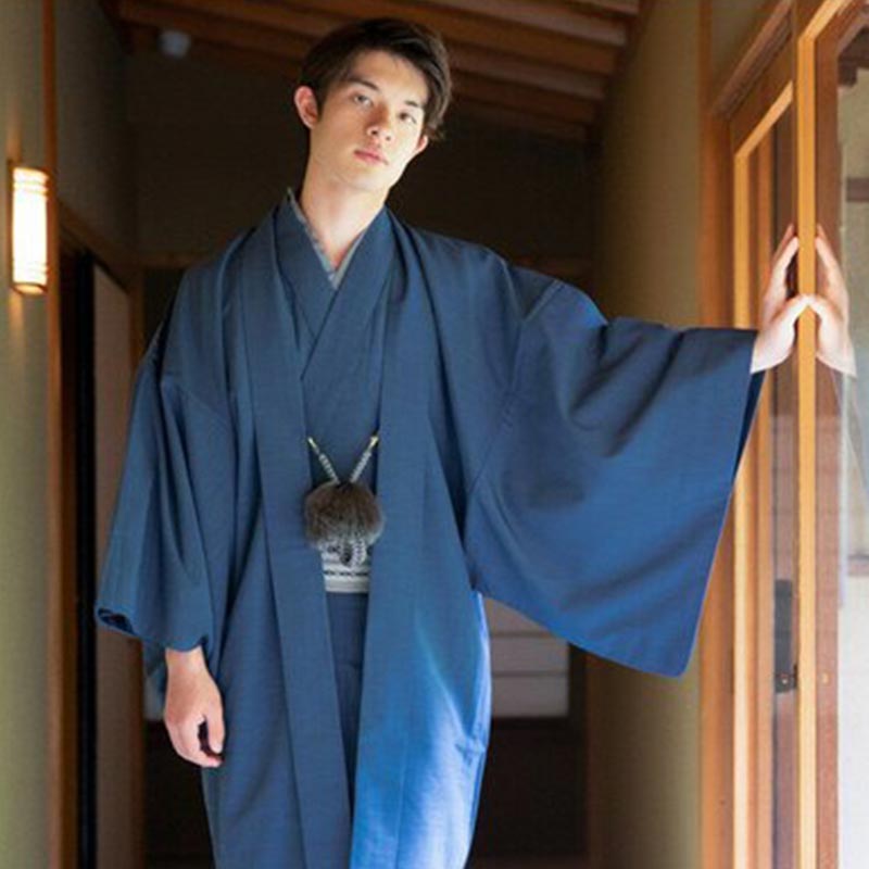 Detalle del kimono japonés estilo samurai para hombre