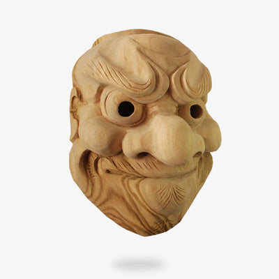Detalle de la máscara Obeshimi tallada en madera, símbolo del teatro Noh japonés